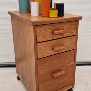 Vintage ladenkastje op wielen 43cm breed